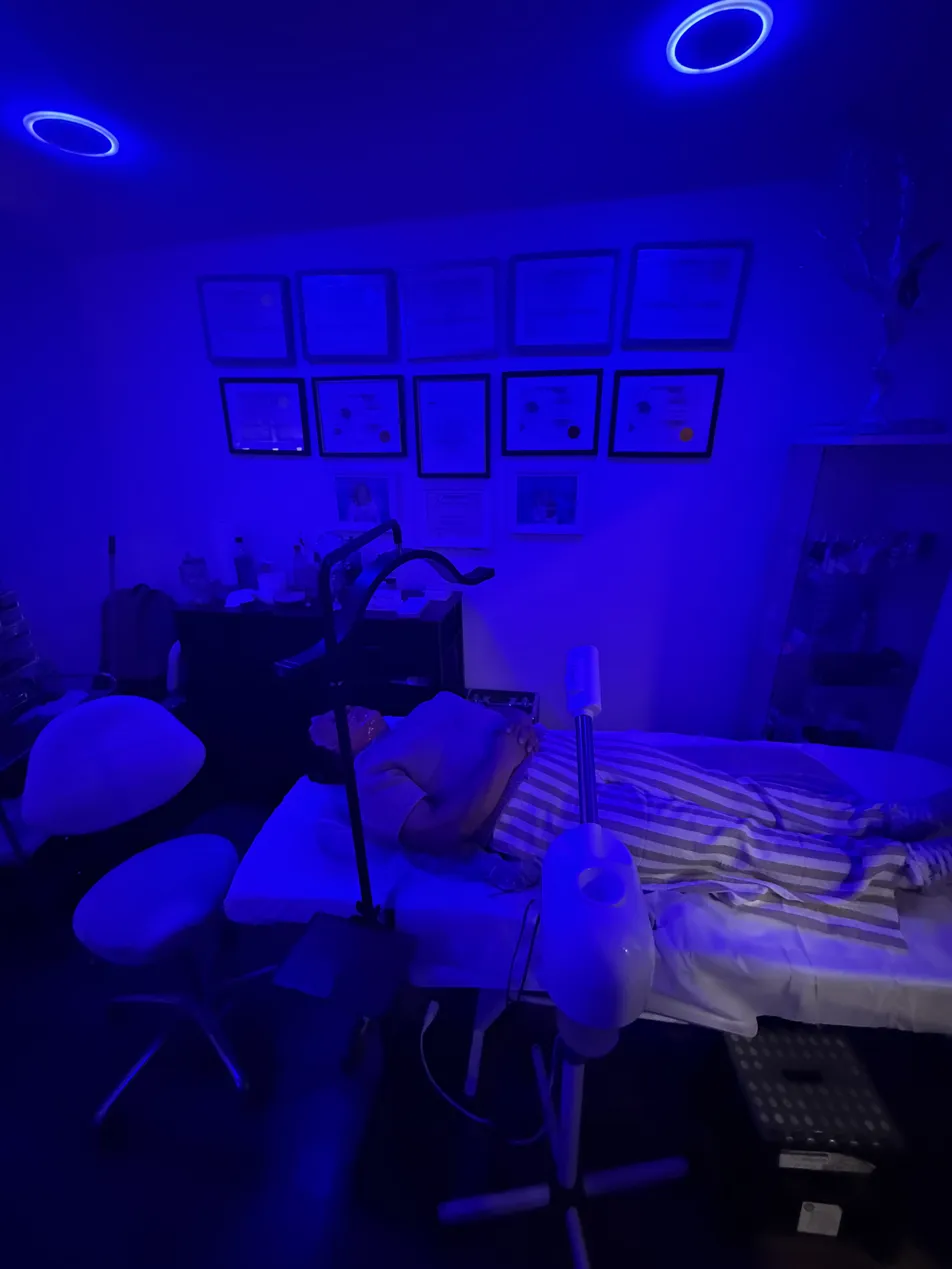 Inside the women's salon area at F.R.G. No. 4